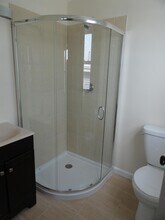 18 Bond St, Unit 1 in Somerville, MA - Foto de edificio - Building Photo