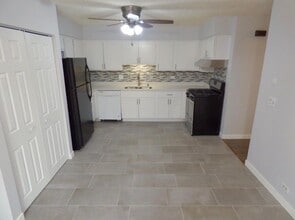 1114 Manchester Ct, Unit 1114 in South Elgin, IL - Foto de edificio - Building Photo