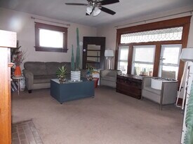 3611 Maple St, Unit 1st floor in Erie, PA - Building Photo