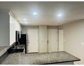 400 Governors Dr-Unit -1 in Winthrop, MA - Building Photo - Building Photo