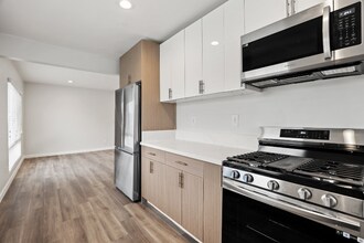 1358 W 36th St in Los Angeles, CA - Building Photo - Building Photo