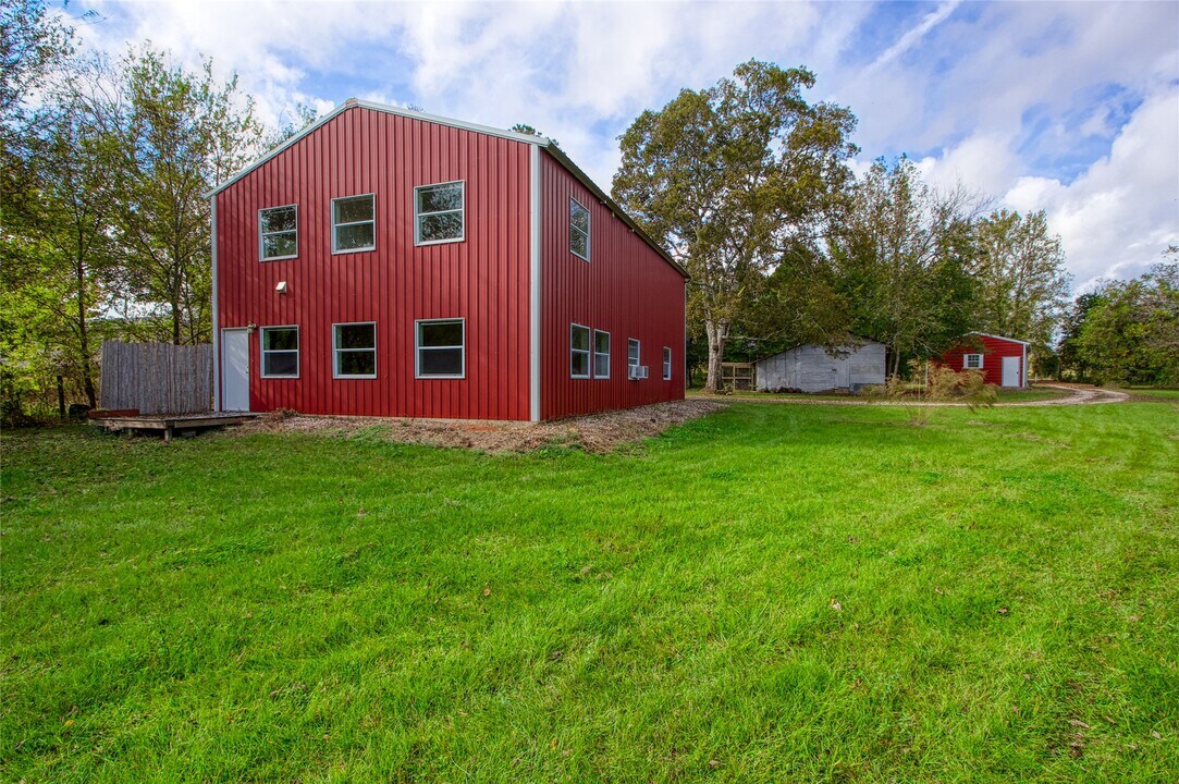 425 Campbell Rd in New Waverly, TX - Building Photo