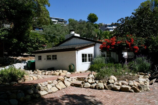 914 Cheltenham Rd in Santa Barbara, CA - Building Photo - Building Photo