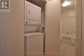65 Bremner Blvd in Toronto, ON - Building Photo - Building Photo