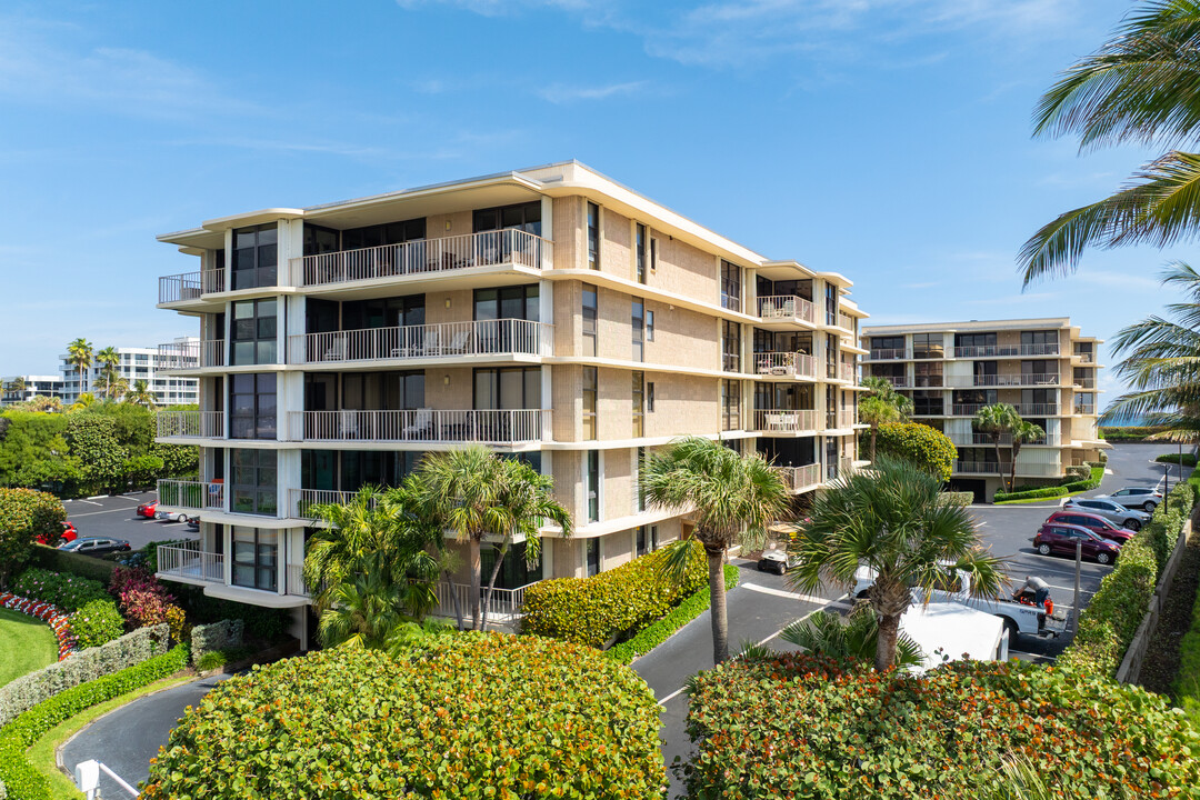 3200 S Ocean Blvd in Palm Beach, FL - Foto de edificio