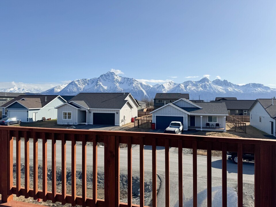 1030 E Mountain Peak Lp in Palmer, AK - Building Photo