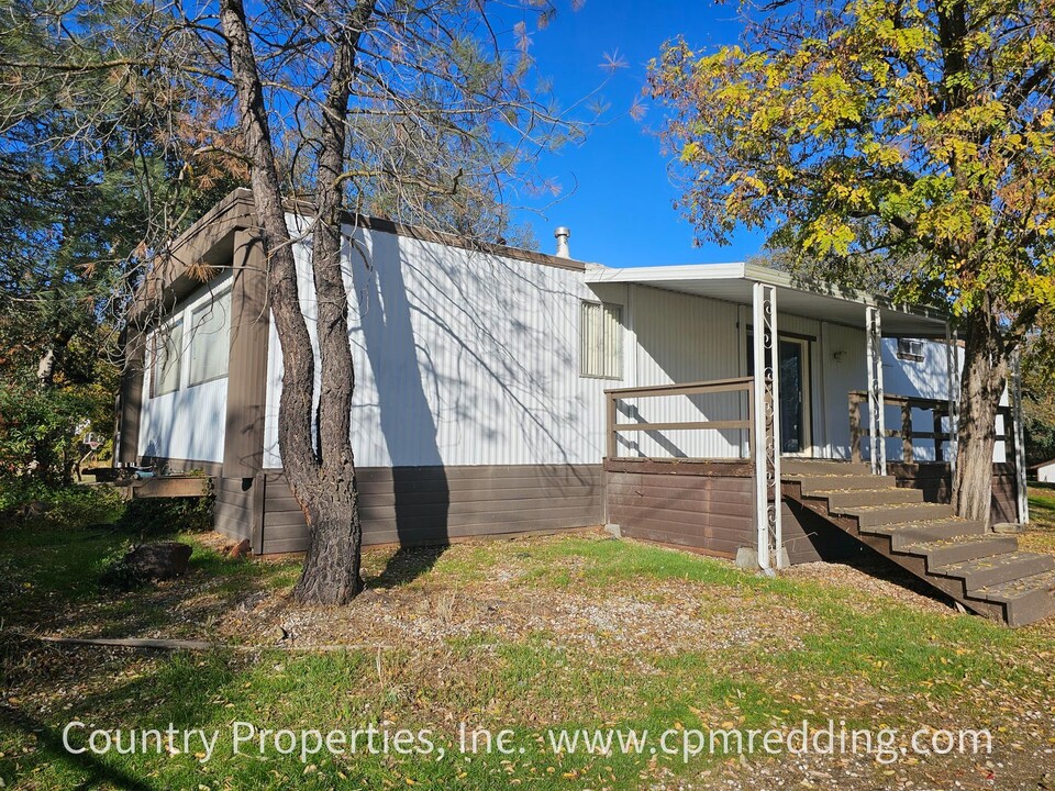 12017 Daut Rd in Redding, CA - Building Photo