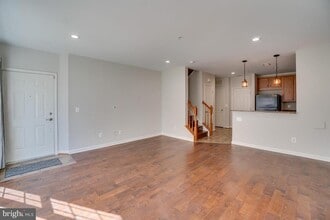 6153 Aster Haven Cir in Haymarket, VA - Building Photo - Building Photo