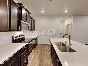 30826 SE 418th St in Enumclaw, WA - Foto de edificio - Building Photo