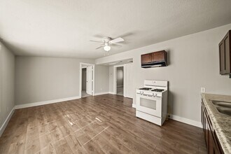 3419 Illinois St in Baytown, TX - Building Photo - Building Photo