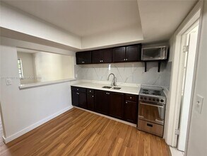 6301 Moseley St in Hollywood, FL - Building Photo - Building Photo