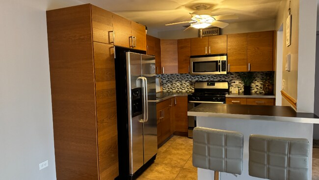 9-S125 Lake Dr in Willowbrook, IL - Building Photo - Building Photo