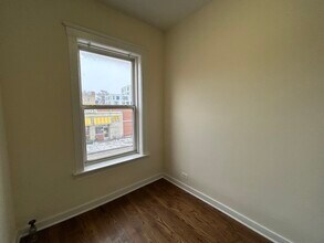 2712 N Milwaukee Ave in Chicago, IL - Building Photo - Building Photo