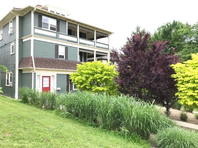 304 Central Ave, Unit 2 in Oil City, PA - Foto de edificio - Building Photo