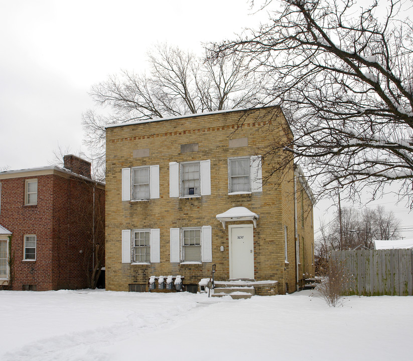 1657 Sullivant Ave in Columbus, OH - Foto de edificio