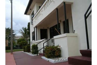 8201 Harding Ave in Miami Beach, FL - Building Photo - Building Photo