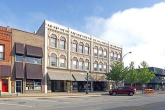 104-128 W Nepessing St in Lapeer, MI - Foto de edificio - Building Photo