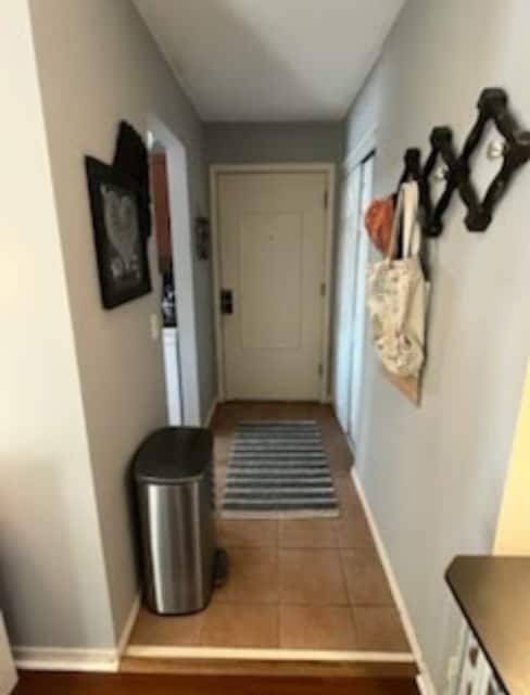 1006 Westbrooke Way in Hopkins, MN - Foto de edificio - Building Photo