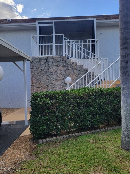 59 Camelot Gardens Blvd in Lehigh Acres, FL - Building Photo