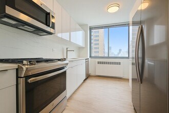 1735 York Ave in New York, NY - Building Photo - Building Photo