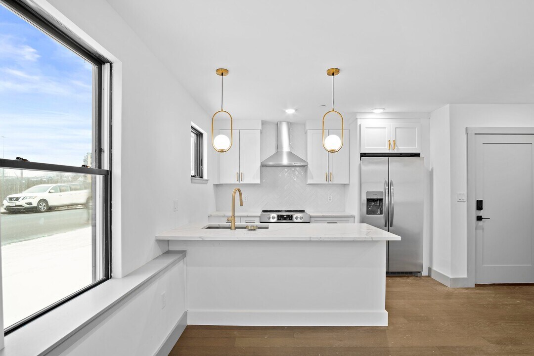 131 E Cottage St, Unit #1 in Boston, MA - Building Photo
