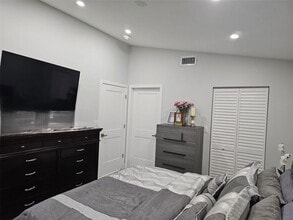 14263 SW 177th Ave in Miami, FL - Foto de edificio - Building Photo