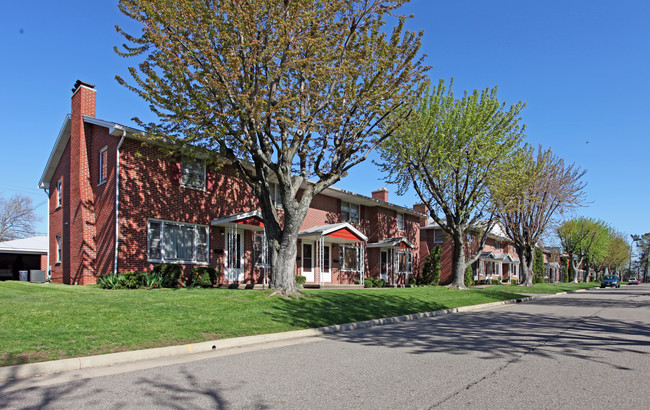 Glenwood Townhomes in Canton, OH - Building Photo - Building Photo