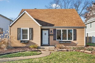 4524 Washington St in Downers Grove, IL - Building Photo