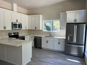 21112 Locust Way in Lynnwood, WA - Building Photo - Building Photo