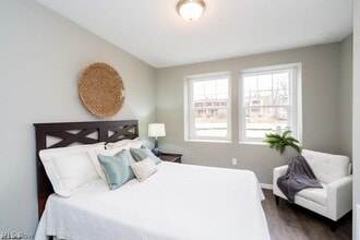 14814 Clifton Blvd in Lakewood, OH - Foto de edificio - Building Photo