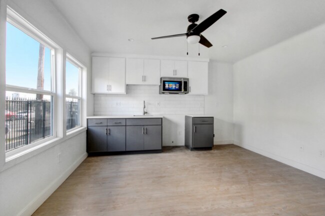 161 S Burlington Ave in Los Angeles, CA - Building Photo - Building Photo