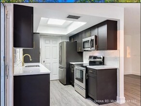 6233 Dewdrop Way in Tampa, FL - Building Photo - Building Photo