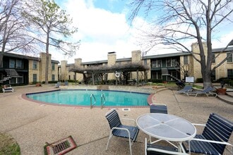 7727 Meadow Park Dr, Unit 115 in Dallas, TX - Building Photo - Building Photo
