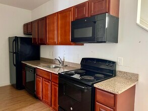 1702 Cecil B Moore Ave, Unit 3 in Philadelphia, PA - Foto de edificio - Building Photo