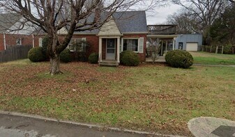 223 Cumberland Dr in Lebanon, TN - Building Photo