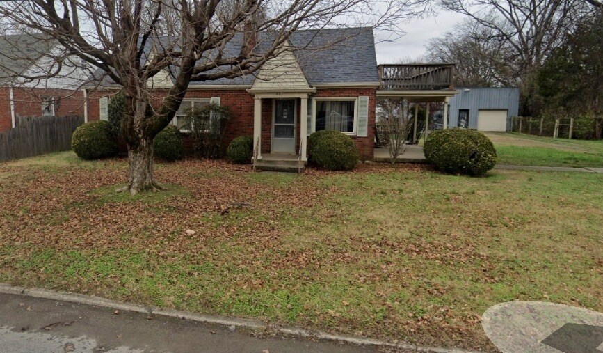 223 Cumberland Dr in Lebanon, TN - Building Photo