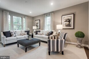 4535 Joseph Bristow Ln in Annandale, VA - Building Photo