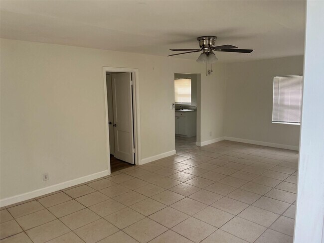 301 S Ocean Blvd-Unit -2 in Pompano Beach, FL - Building Photo - Building Photo