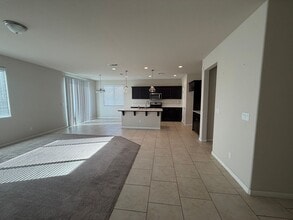 1696 Softwind Dr in Tulare, CA - Building Photo - Building Photo