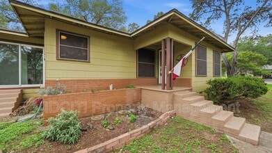 1079 Canyon Dr in New Braunfels, TX - Building Photo - Building Photo