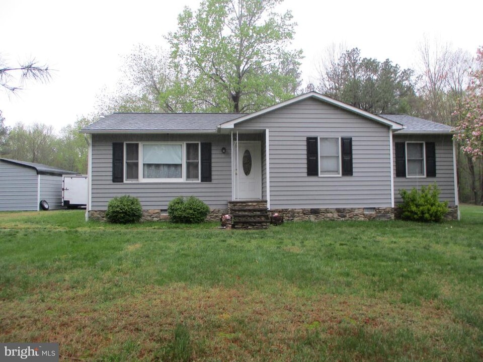 25536 Jimmys Ln in Hollywood, MD - Foto de edificio