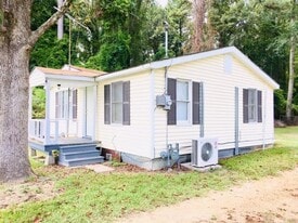 321 Vernon St in New Llano, LA - Building Photo