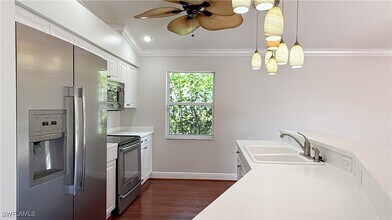 8460 Indian Wells Way in Naples, FL - Foto de edificio - Building Photo