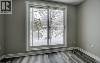 930 Eagle St N in Cambridge, ON - Building Photo - Building Photo