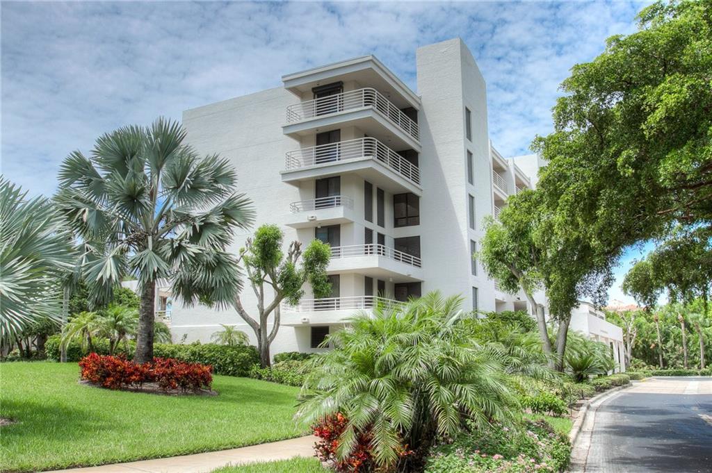 2109 Gulf of Mexico Dr in Longboat Key, FL - Building Photo