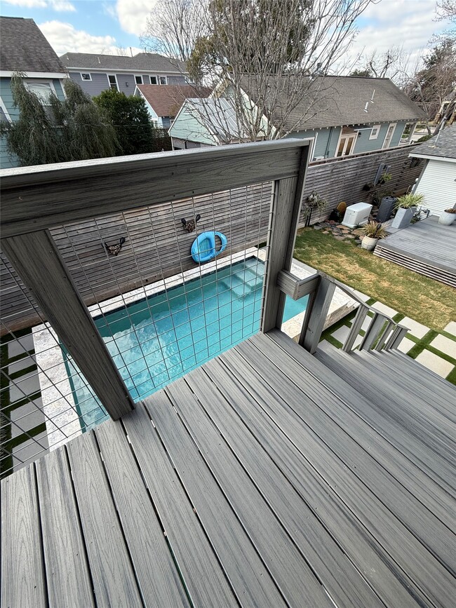 property at 618 E 16th St