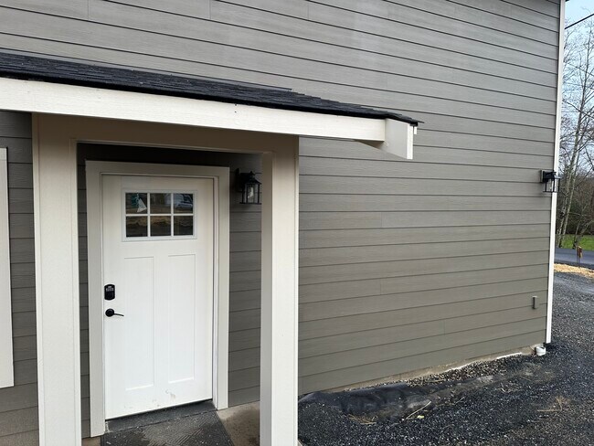 4249 King Mountain Rd, Unit 101 in Bellingham, WA - Building Photo - Building Photo