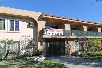 Saticoy Manor in Reseda, CA - Building Photo - Building Photo