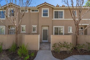 25712 Holiday Cir in Stevenson Ranch, CA - Building Photo