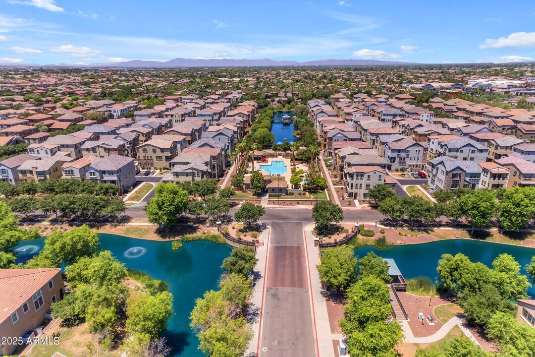 1725 E Chelsea Ln in Gilbert, AZ - Building Photo